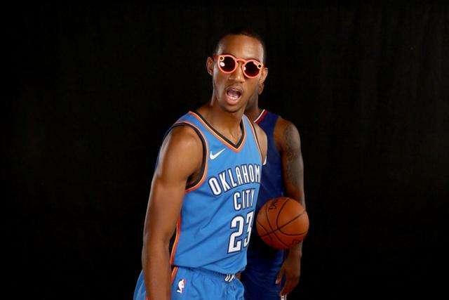 小萨32+21国王险胜鹈鹕3连胜 绿军大胜活塞