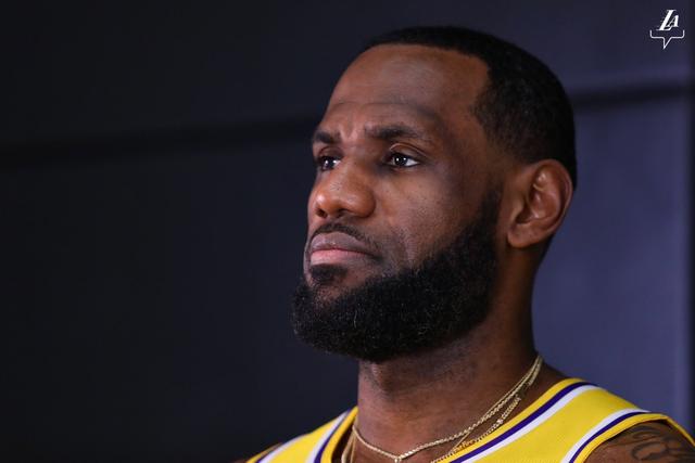 张镇麟37分辽宁胜上海 沈梓捷22分深圳胜天津